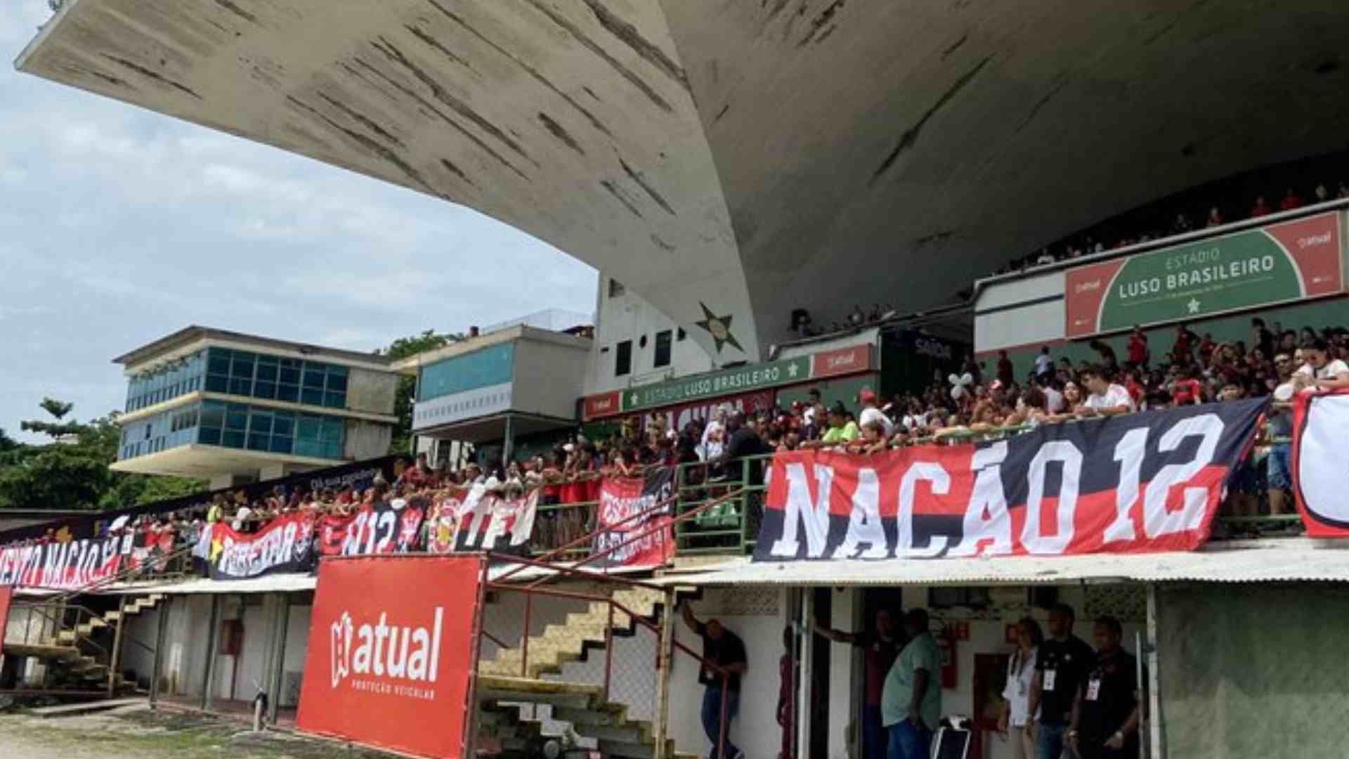 ESTREIA DA CRISTIANE PELO MENGÃO MOVIMENTA TORCIDA NO LUSO-BRASILEIRO